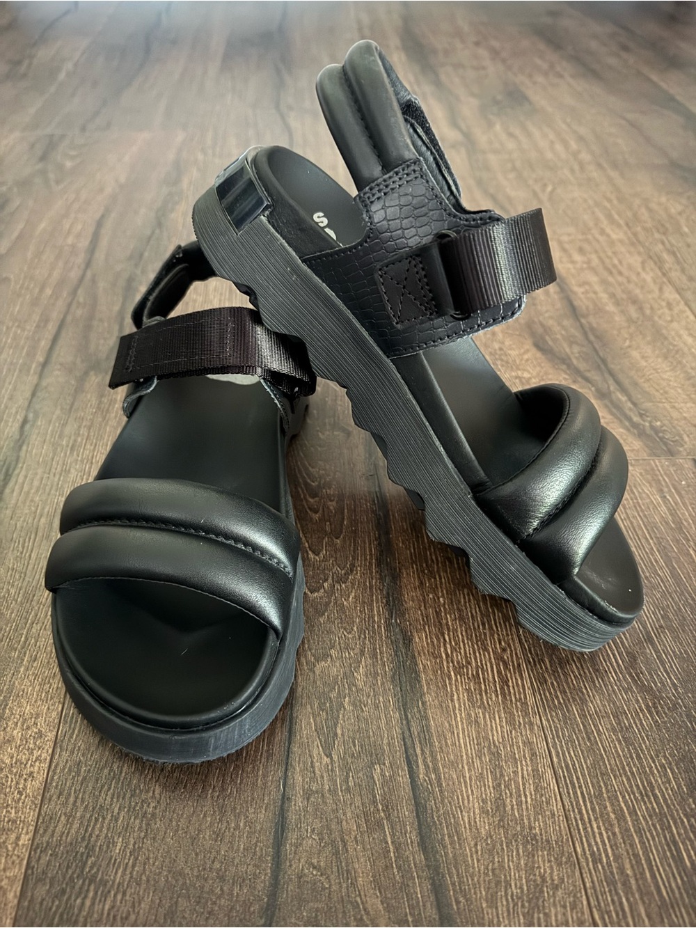 Sorel Viibe Black Cushioned Platform Sport Sandals
